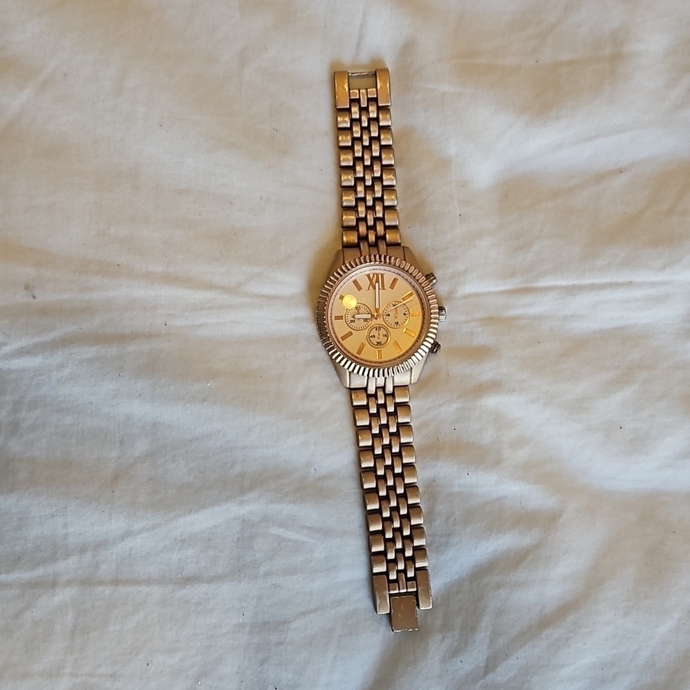 🪅 Rose Gold Watch